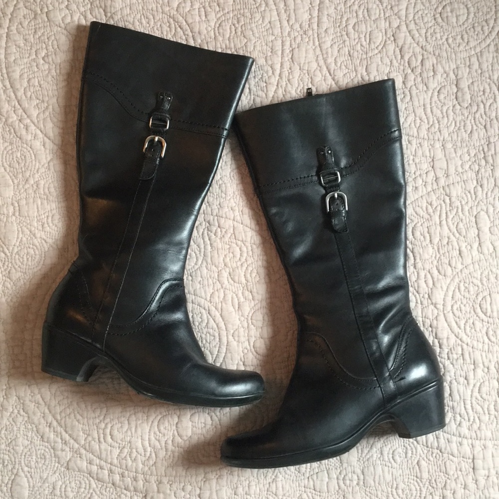 8.5 WIDE Clark’s Black Boots